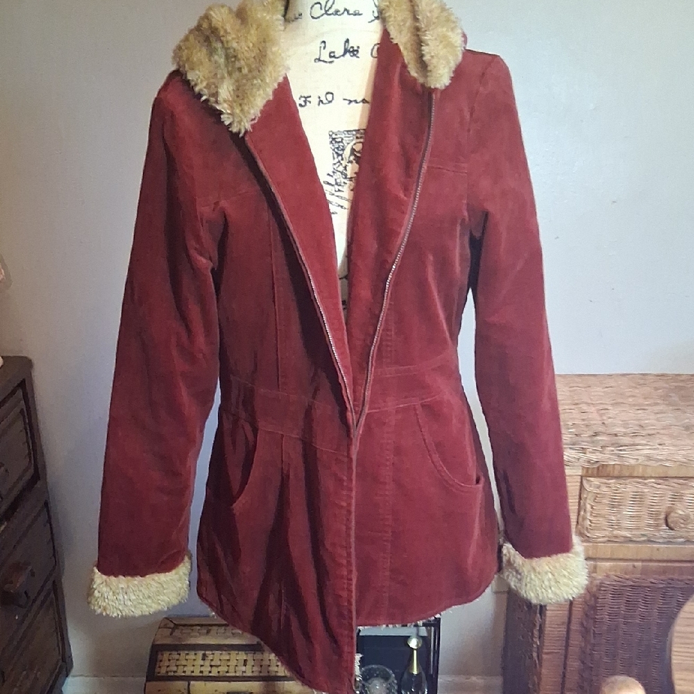 VINTAGE STATIC Women's Red Faux Suede Jacket with Faux Fur Trim Size Large